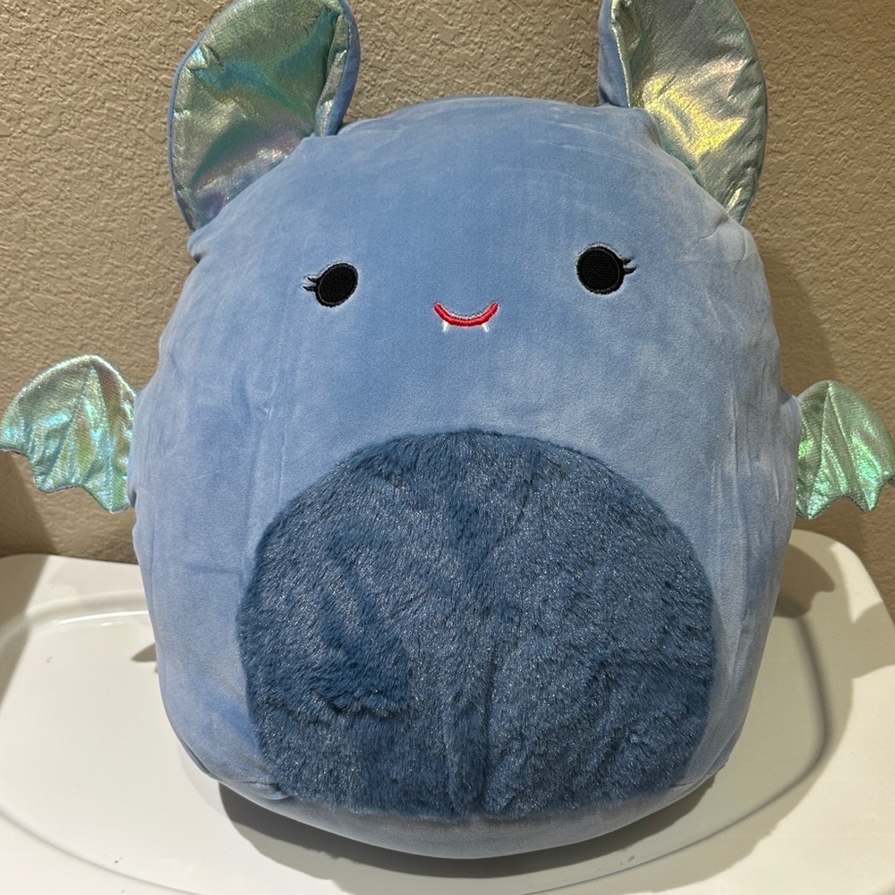 Nwt Squishmallows Este